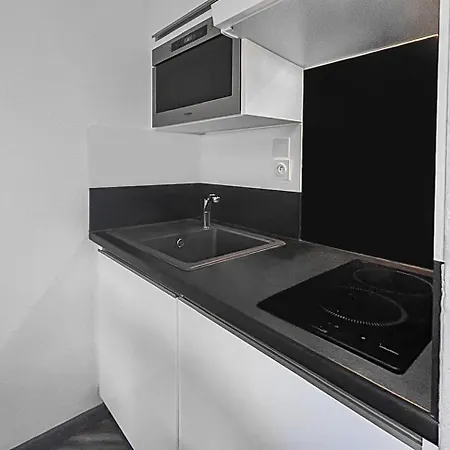 Studio, à Deux Pas Des Plages, Terrasse Et Parking *