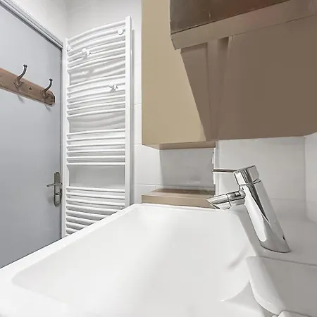 Studio, à Deux Pas Des Plages, Terrasse Et Parking *