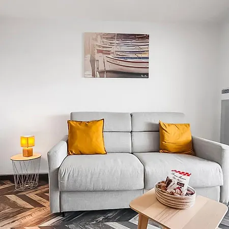 Studio, à Deux Pas Des Plages, Terrasse Et Parking *