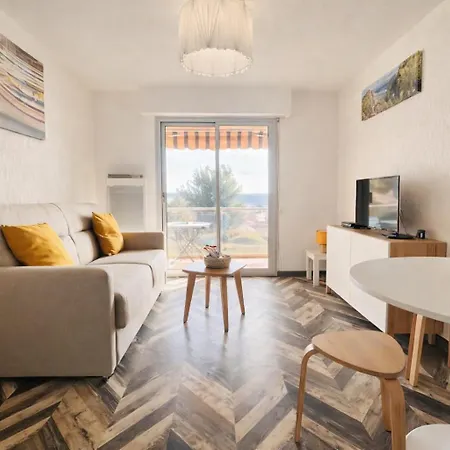 Studio, à Deux Pas Des Plages, Terrasse Et Parking *