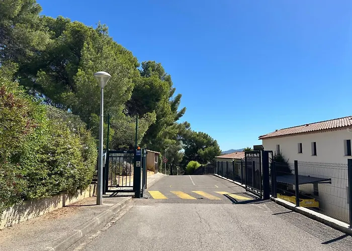 Studio, A Deux Pas Des Plages, Terrasse Et Parking アパート バンドール