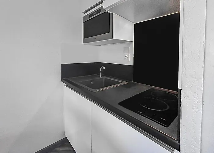 Studio, à Deux Pas Des Plages, Terrasse Et Parking *